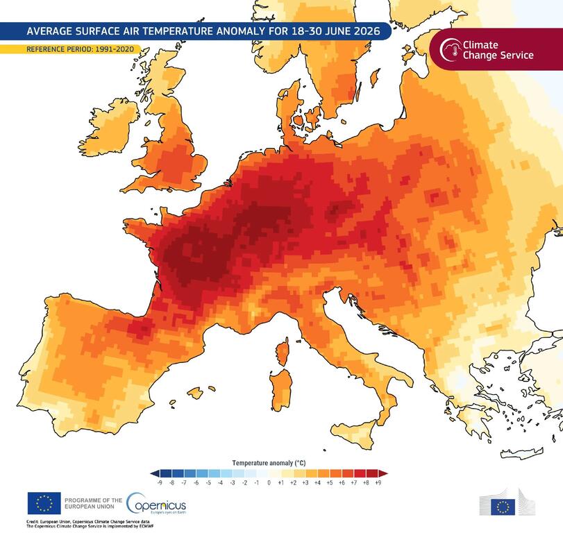 Mapa przedstawiająca średnią anomalię temperatury powietrza przy powierzchni w Europie w czerwcu 2026 r., opublikowana przez usługę Copernicus Climate Change Service.